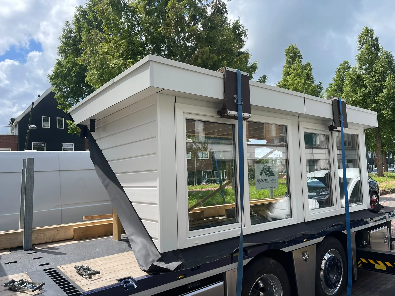 Levertijd dakkapel: prefab dakkapel op transport